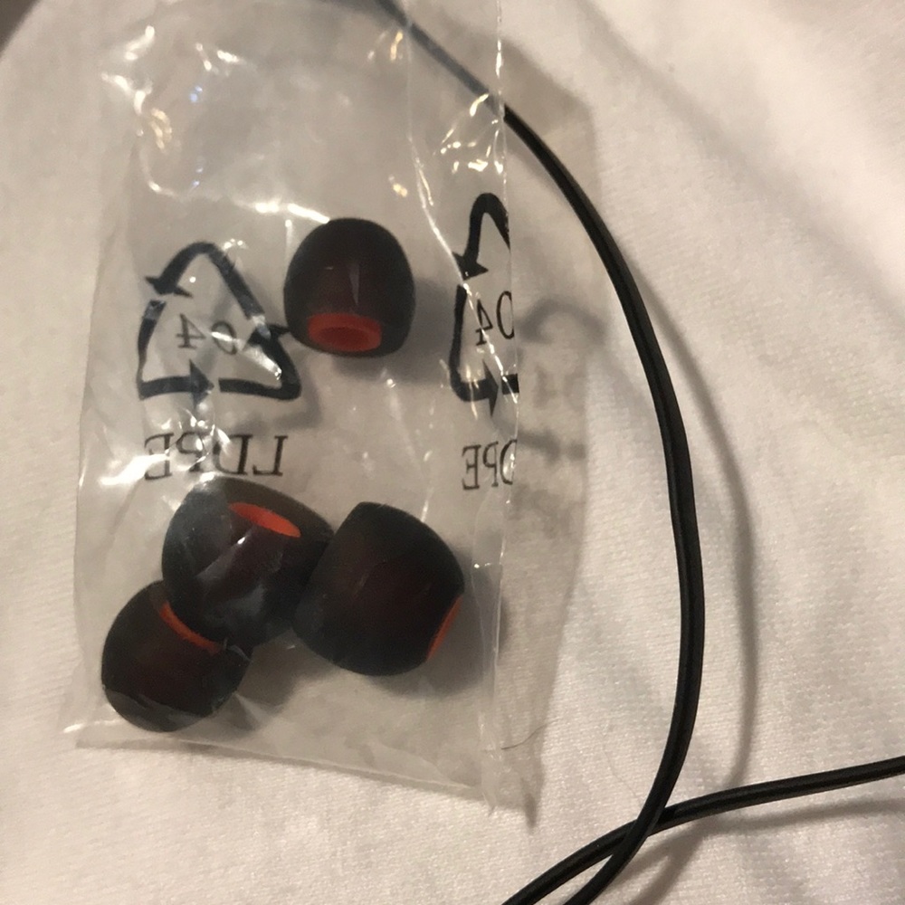 JBL T110 Earbuds - Picture 3 of 3